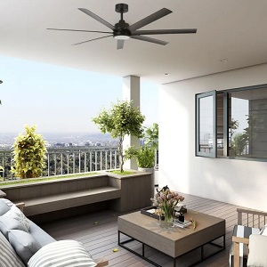 Salon terrasse moderne avec canapé, tables et ventilateur de plafond, vue panoramique en ville. comment entretenir un purificateur d'air intégrée naturellement?